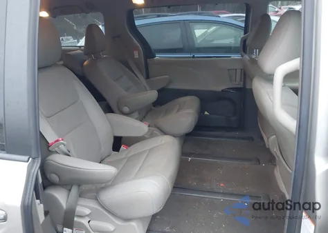 2017 Toyota Sienna Xle 7 Passenger z USA, uszkodzony, nr VIN 5TDDZ3DC4HS182078